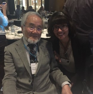 Natalia Jimenez-Moreno with Yoshinori Ohsumi, Nobel Prize winner for studies in autophagy